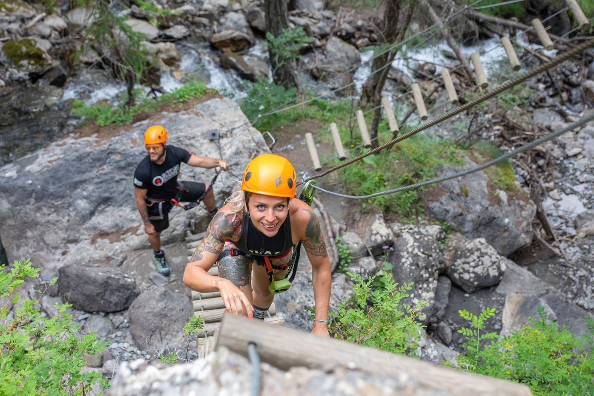 Femme & Homme sur la Via Ferrata