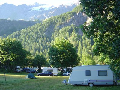 L'aire de camping - La Grave