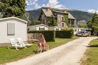 Allée principale du camping