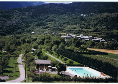 Intérieur camping en été -piscine