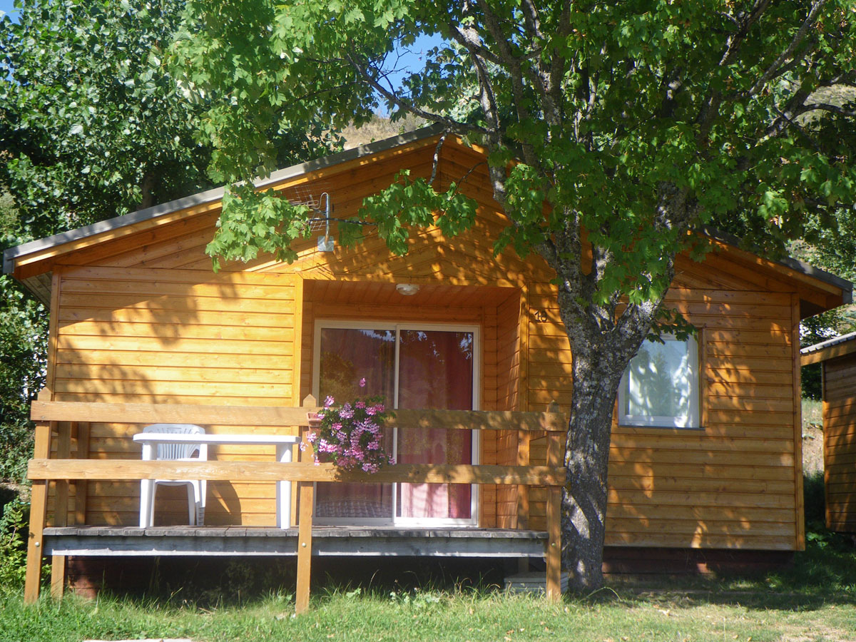 Camping Les Auches chalet à Ancelle, vallée du Champsaur