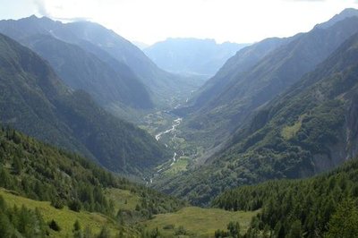 Vue sur la vallée depuis les abords du refuge des Souffles