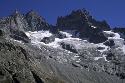 Le glacier de la Grande Ruine et le col de la Casse déserte 