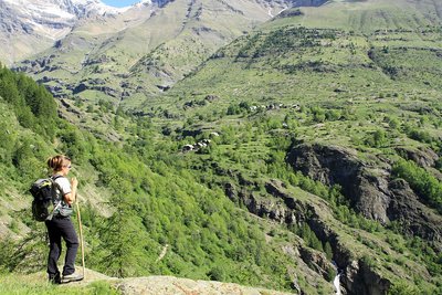 Coup d'œil sur Dormillouse en montant au Fangeas