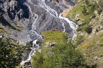 Les Clots, la fontaine pétrifiante 