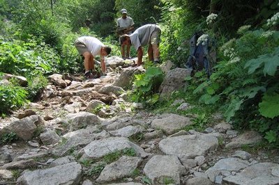 Pavage sur le sentier du Lauvitel 