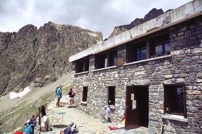 Façade du refuge de l'Olan 