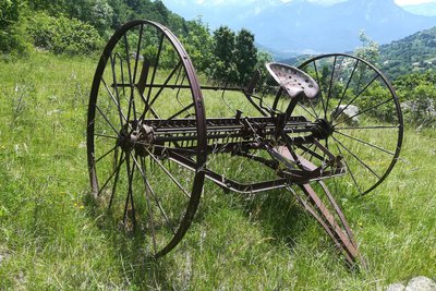 Ancienne Râteleuse Andaineuse