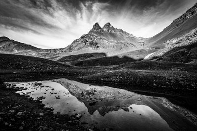 Vue sur le Col du Chardonnet depuis les lacs de la Casse Blanche