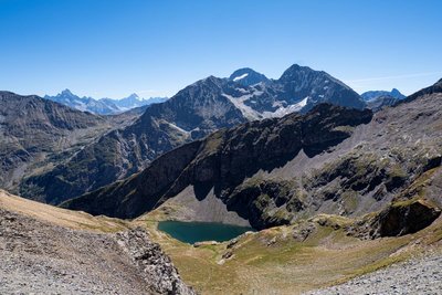 Vue sur le lac de Plan Vianney depuis la brèche du Périer