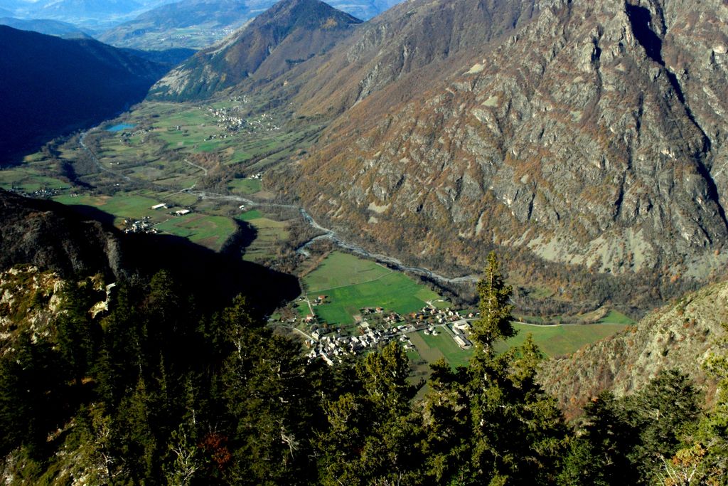 La plaine d'Entraigues vue du jas des Agneaux