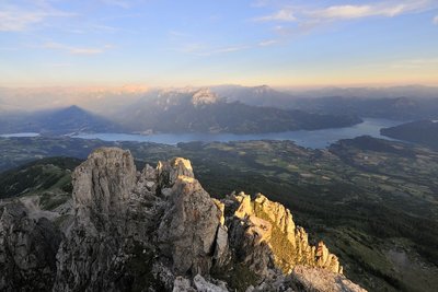 Sommet des Aiguilles de Chabrières et vue sur le lac de Serre Ponçon