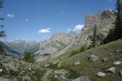 Sur le chemin du Roy, au nord-ouest le col du Lautare