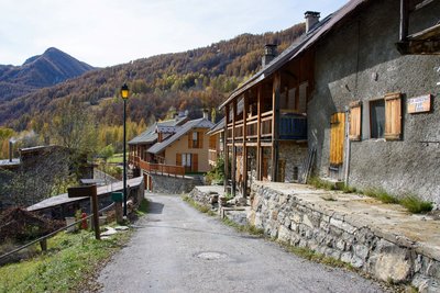 Le hameau des Gourniers à l'automne