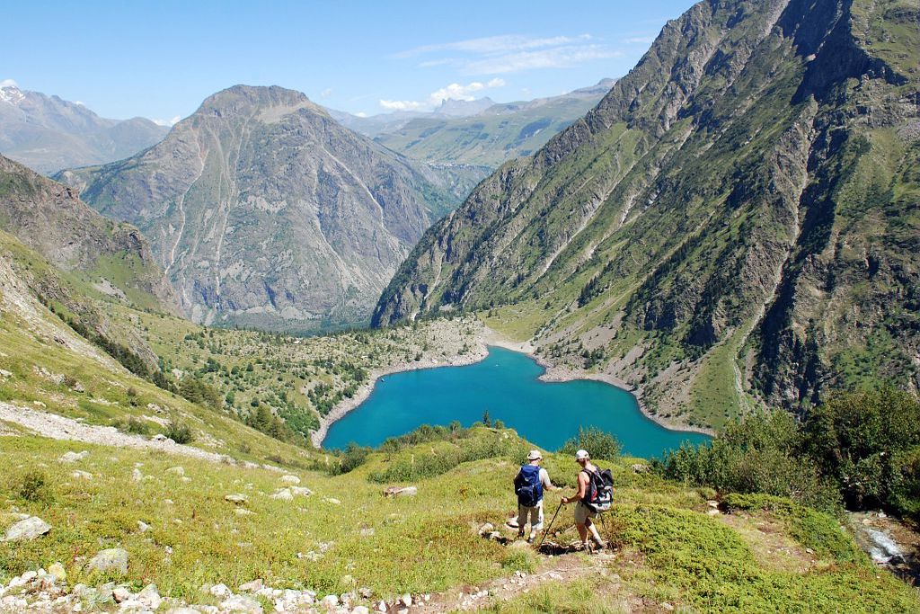 randonneurs au lac du Lauvitel