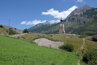 Chemin d'accès à la tour des Hermes