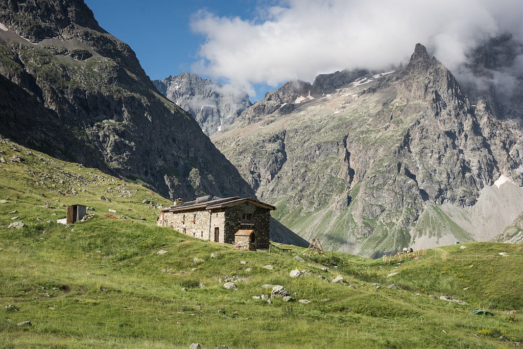 Randonneurs au refuge de Chamoissière - Villar D'arêne