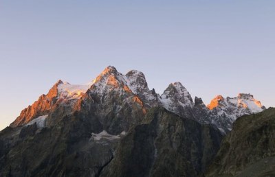 Lever du jour sur le Pelvoux et Ailefroide