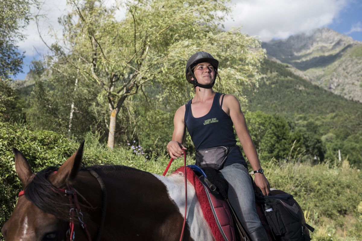 Randonneuse sur son cheval