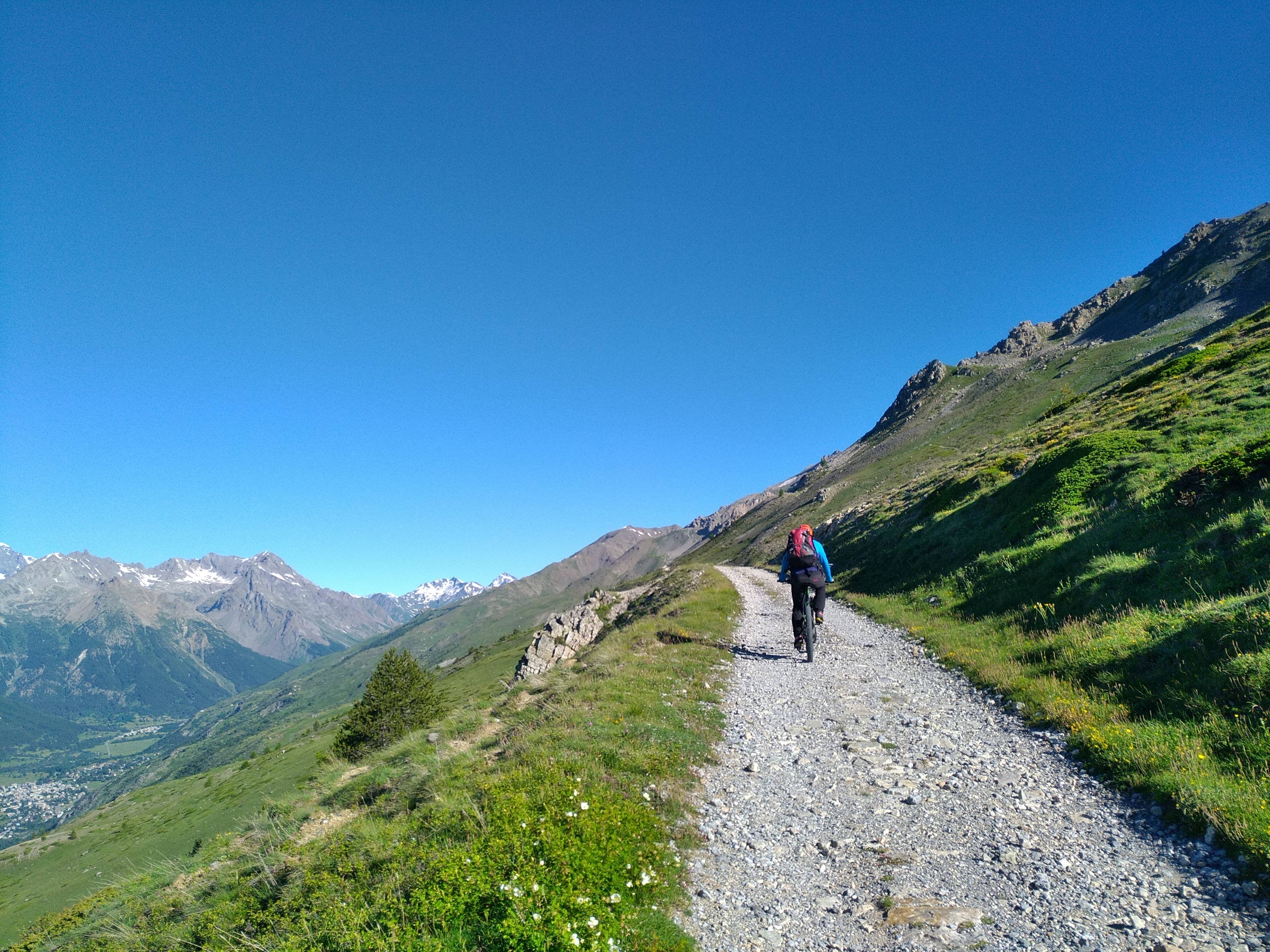 Vue sur les Ecrins depuis les balcons du Grand Aréa