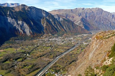 Paysage de la plaine de Bourg-d'Oisans