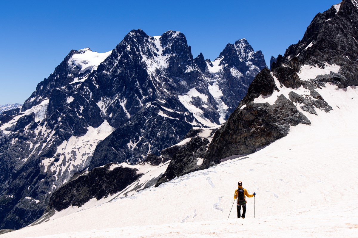 Descente face au Mont Pelvoux de l'Arête sud du Pic du Glacier Blanc