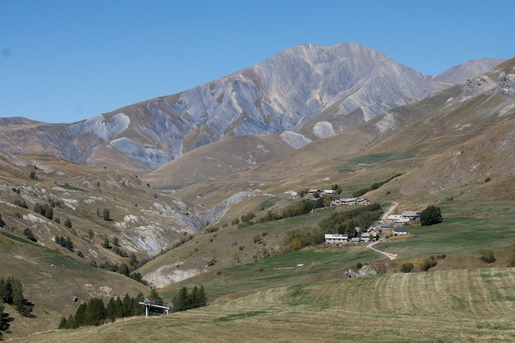 Vue sur les Rivets et le Pic du Mas de la Grave depuis la croix de la Balmette