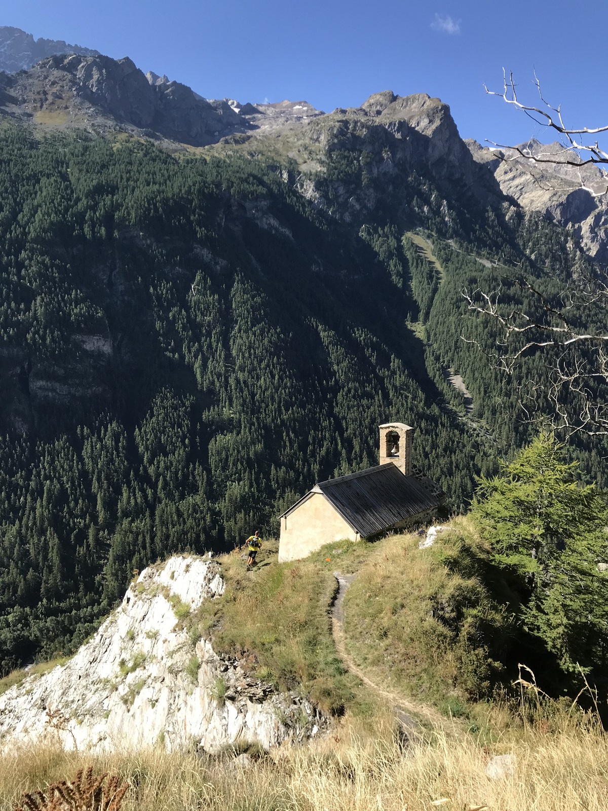 La Chapelle Notre-Dame de Bon Repos, redescente sur La Grave.