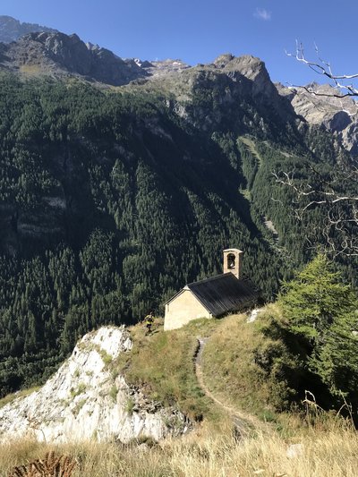 La Chapelle Notre-Dame de Bon Repos, redescente sur La Grave.