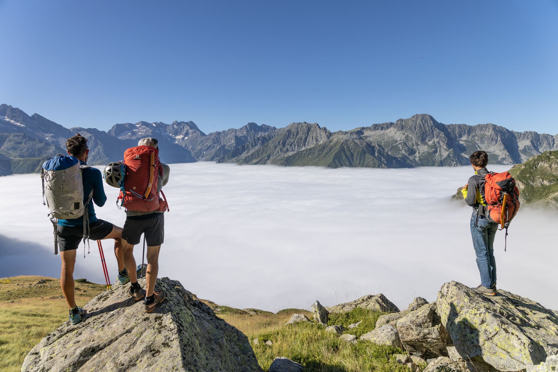 Mer de nuage sur la vallée du Valgaudemar depuis le lac Lautier