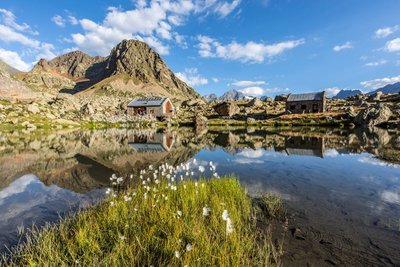 Lac de Vallonpierre et le refuge de Vallonpierre