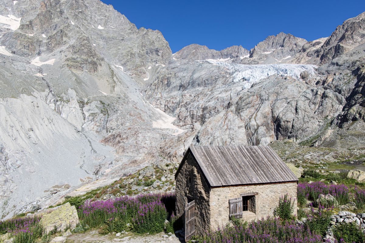 Ancien refuge Tuckett sous le glacier Blanc